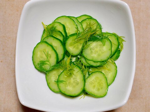 ディルが香る♪きゅうりの酢の物